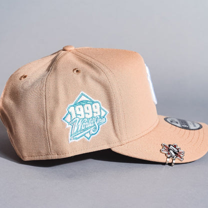 NEW ERA 9FIFTY A-FRAME LIGHT KHAKI NEW YORK YANKEES SNAPBACK W/ 1999 WORLD SERIES SIDE PATCH