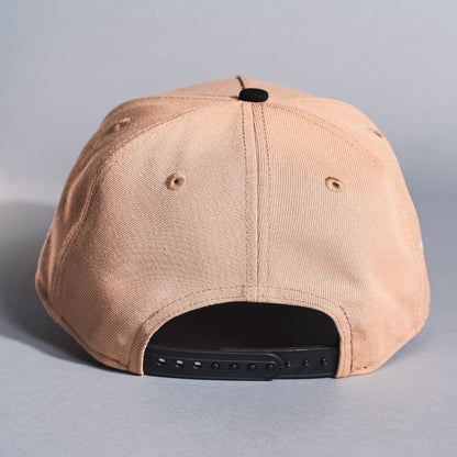 NEW ERA 9FIFTY A-FRAME LIGHT KHAKI/BLACK NEW YORK YANKEES SNAPBACK W/ 1999 WORLD SERIES SIDE PATCH