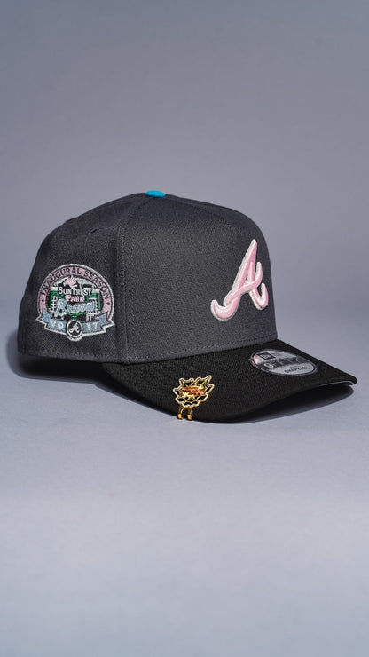 NEW ERA 9FIFTY A-FRAME DARK GREY/BLACK ATLANTA BRAVES SNAPBACK W/ 2017 INAUGURAL SEASON SIDE PATCH