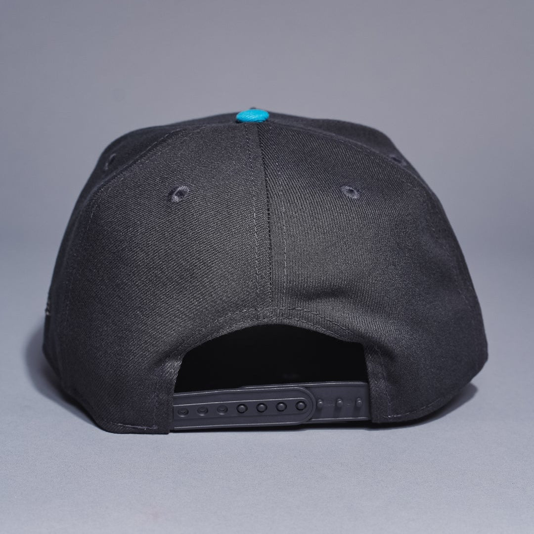 NEW ERA 9FIFTY A-FRAME DARK GREY/BLACK ATLANTA BRAVES SNAPBACK W/ 2017 INAUGURAL SEASON SIDE PATCH