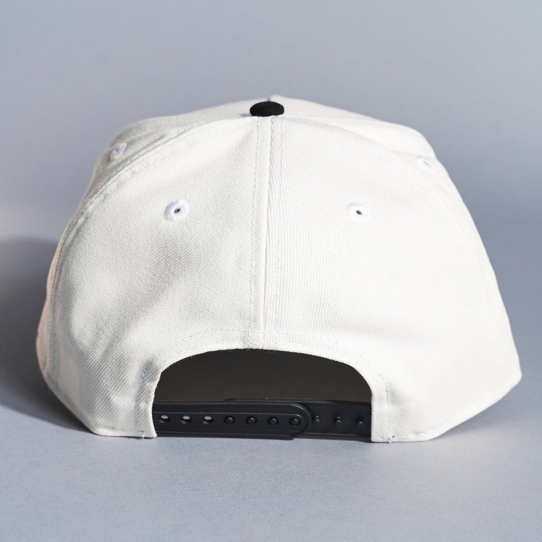 NEW ERA 9FIFTY A-FRAME CHROME/BLACK UPSIDE DOWN LOS ANGELES LAKERS SNAPBACK W/ 17X CHAMPIONS SIDE PATCH