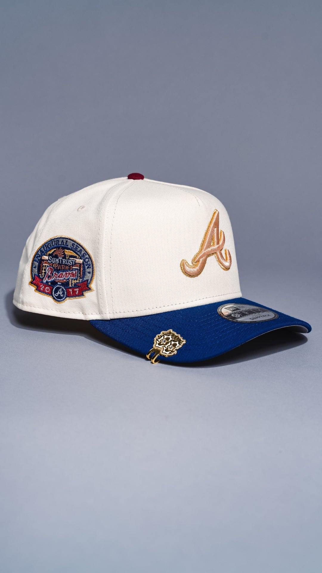 NEW ERA 9FIFTY A-FRAME CHROME/BLUE ATLANTA BRAVES SNAPBACK W/ 2017 INAUGURAL SEASON SIDE PATCH