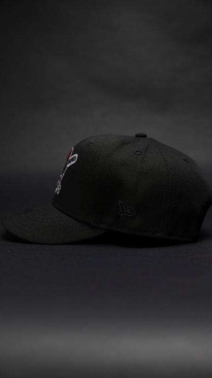 NEW ERA EXCLUSIVE 9FIFTY BLACK PITTSBURGH PIRTAES SNAPBACK W/ PIRATES LOGO SIDE PATCH