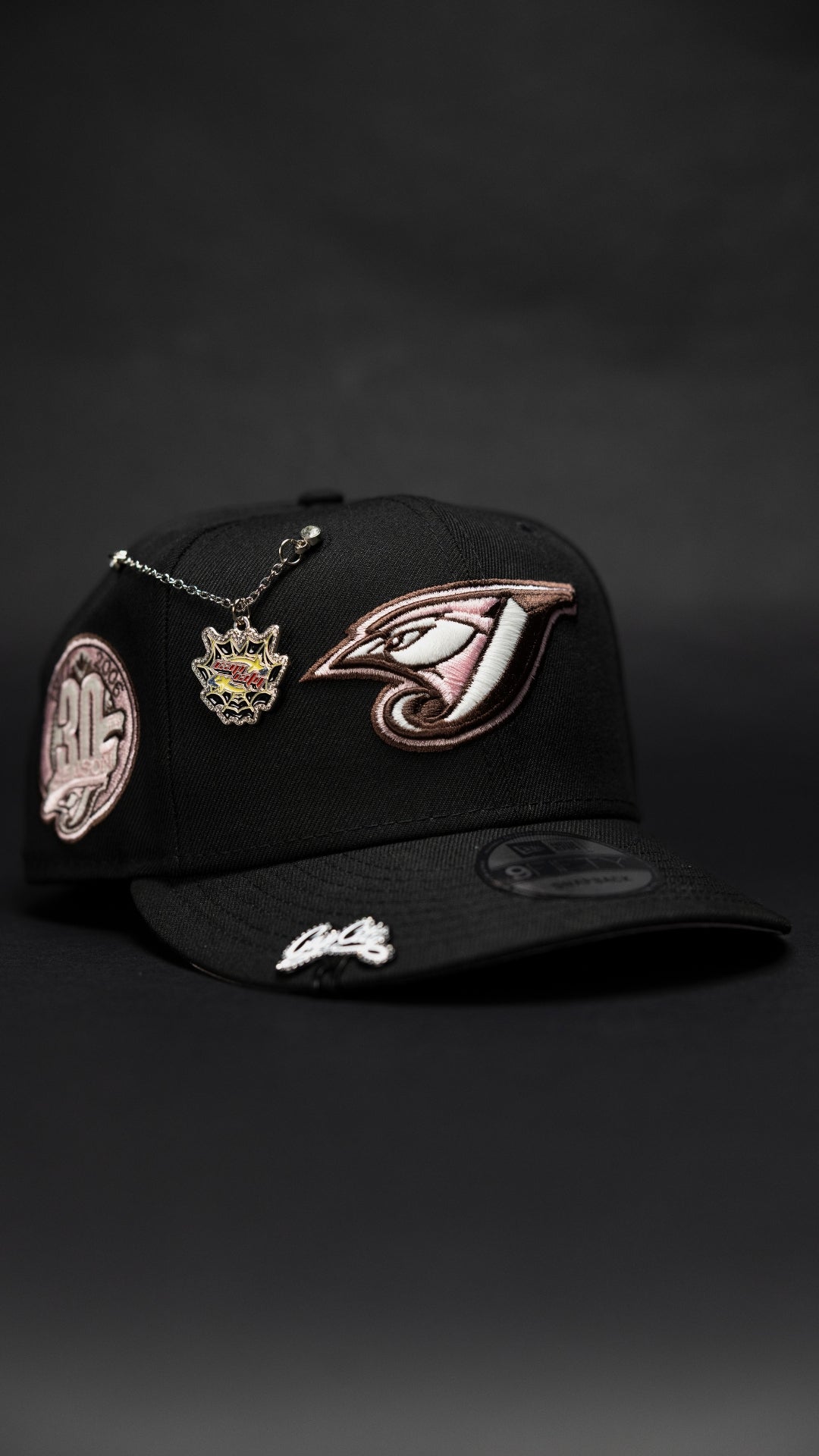 NEW ERA EXCLUSIVE 9FIFTY BLACK TORONTO BLUE JAYS SNAPBACK W/ 30TH SEASON SIDE PATCH