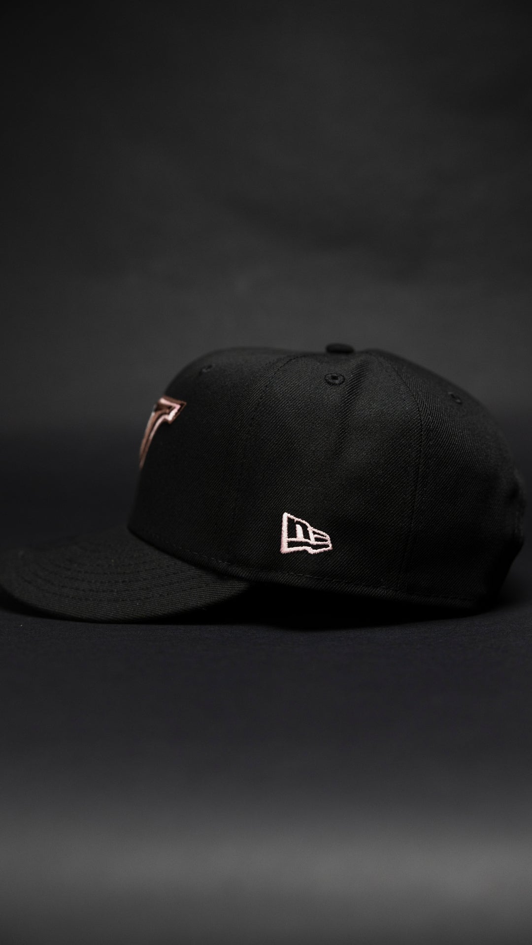 NEW ERA EXCLUSIVE 9FIFTY BLACK TORONTO BLUE JAYS SNAPBACK W/ 30TH SEASON SIDE PATCH