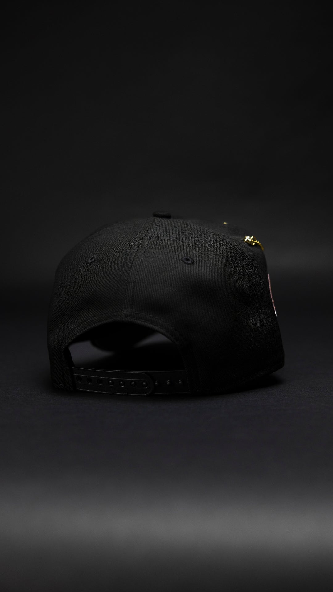 NEW ERA EXCLUSIVE 9FIFTY BLACK LOS ANGELES DODGERS SNAPBACK W/ FERNANDO VALENZUELA SIDE PATCH