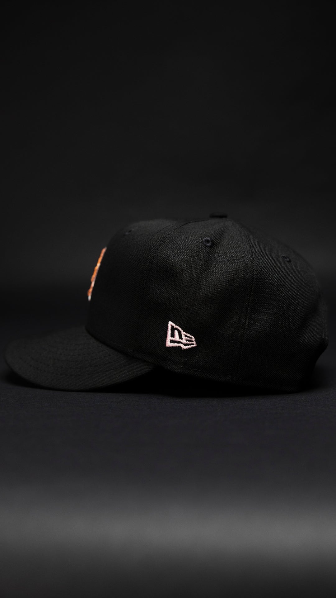 NEW ERA EXCLUSIVE 9FIFTY BLACK LOS ANGELES DODGERS SNAPBACK W/ FERNANDO VALENZUELA SIDE PATCH