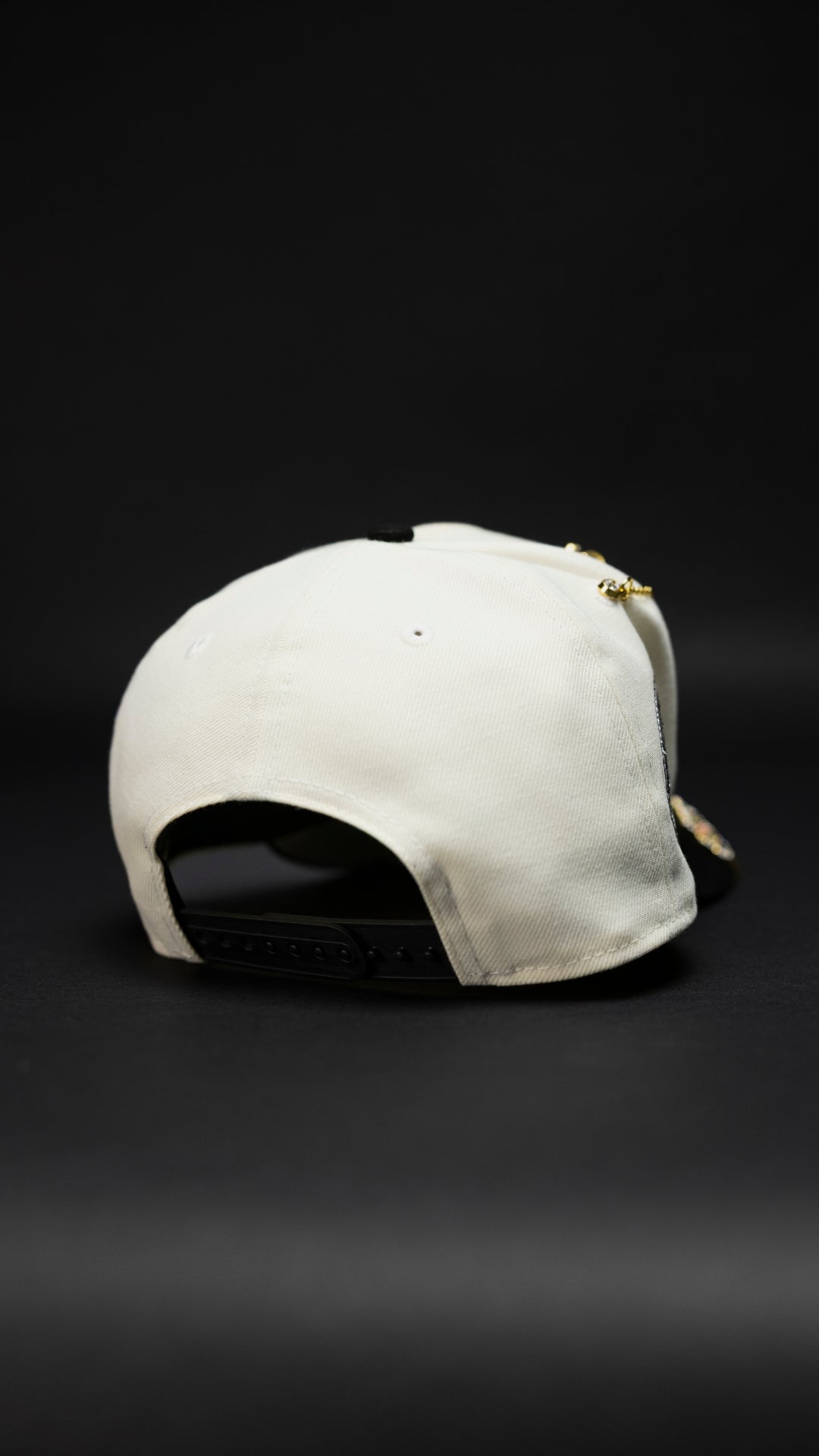 NEW ERA EXCLUSIVE 9FIFTY CHROME/BLACK LOS ANGELES KINGS SCRIPT SNAPBACK W/ 40TH ANNIVERSARY SIDE PATCH