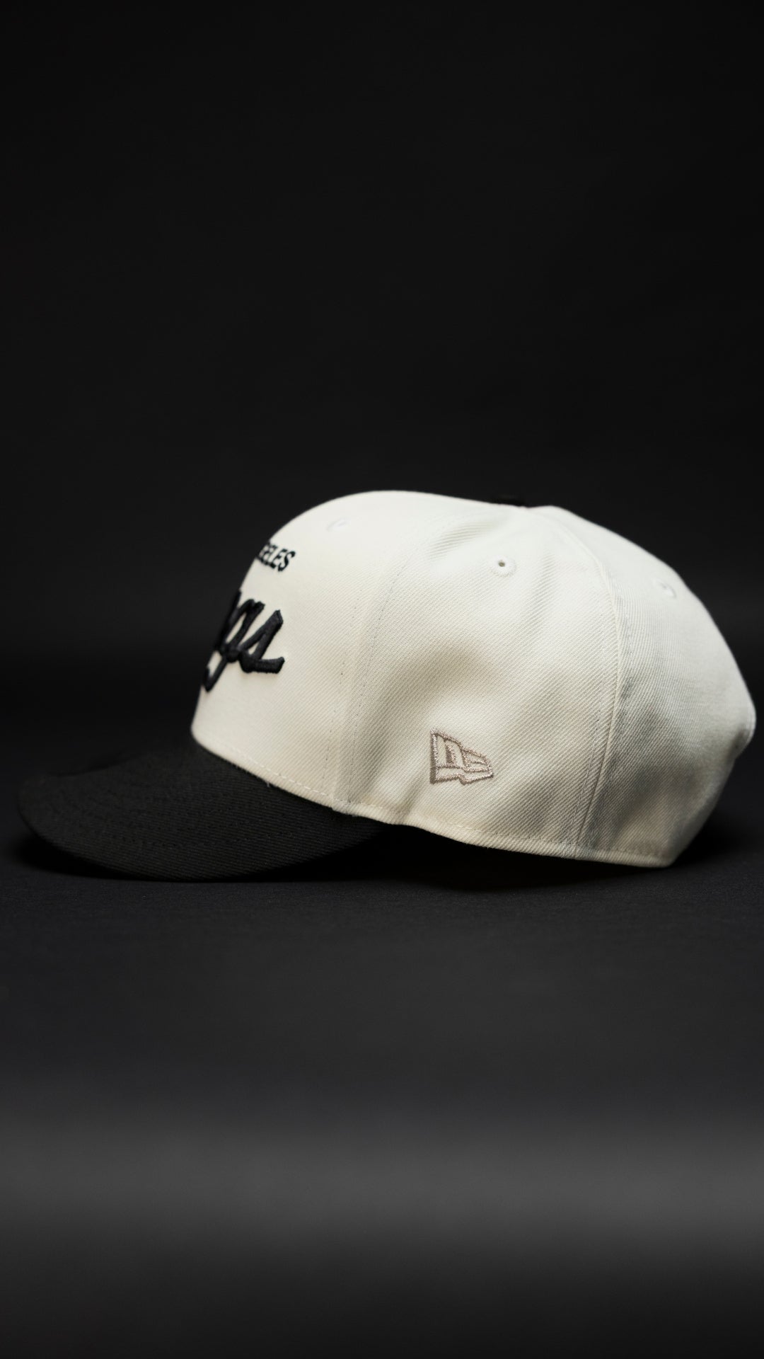 NEW ERA EXCLUSIVE 9FIFTY CHROME/BLACK LOS ANGELES KINGS SCRIPT SNAPBACK W/ 40TH ANNIVERSARY SIDE PATCH