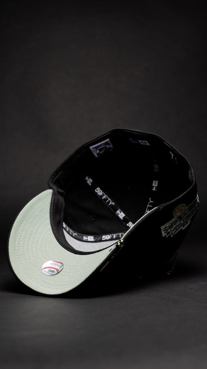 NEW ERA EXCLUSIVE 59FIFTY BLACK BOSTON RED SOX W/ YEARS SIDE PATCH