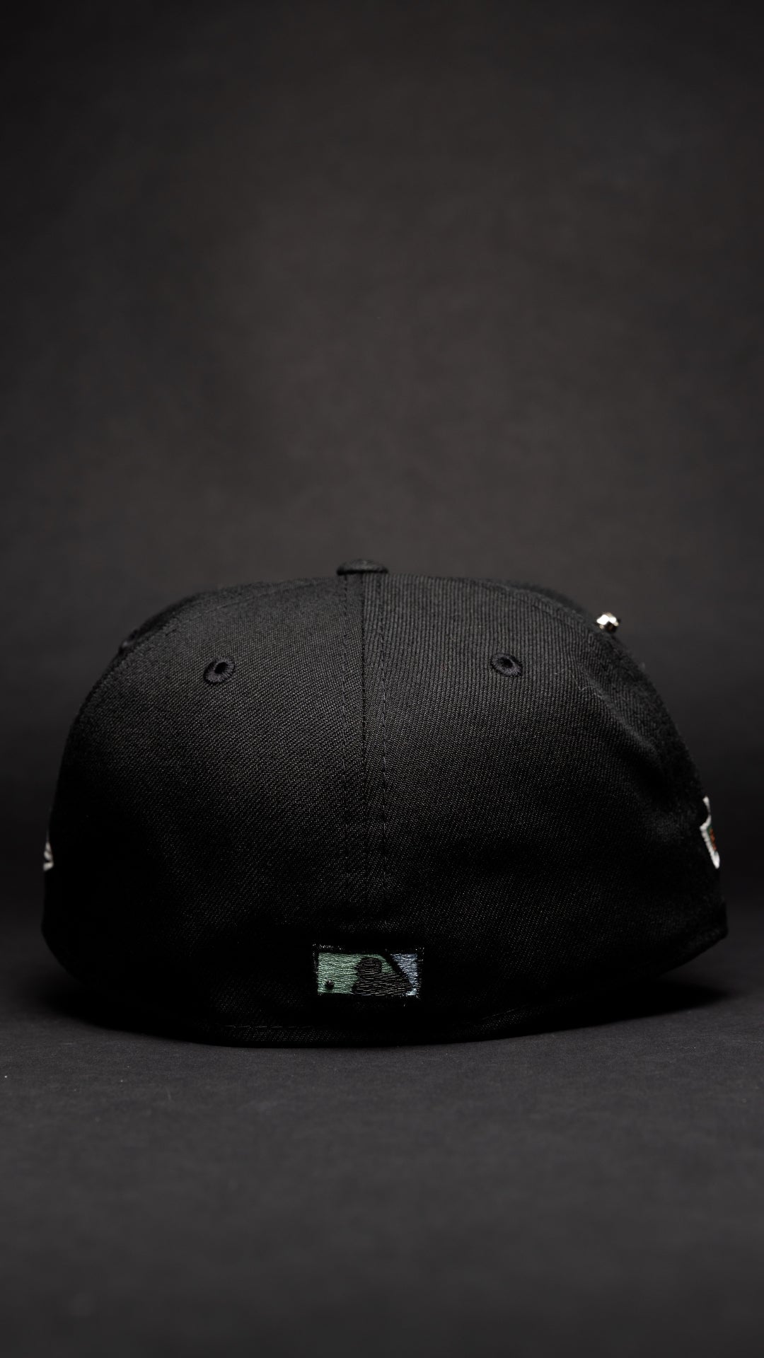 NEW ERA EXCLUSIVE 59FIFTY BLACK BOSTON RED SOX W/ YEARS SIDE PATCH