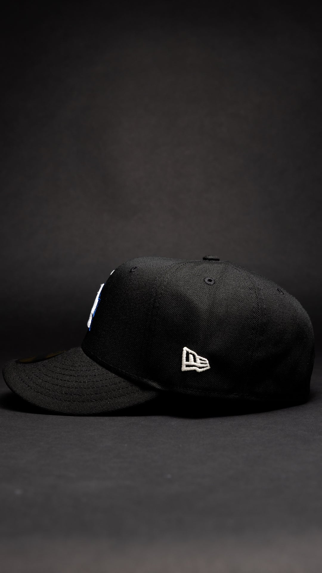 NEW ERA EXCLUSIVE 59FIFTY BLACK LOS ANGELES DODGERS W/ TOKYO SERIES SIDE PATCH