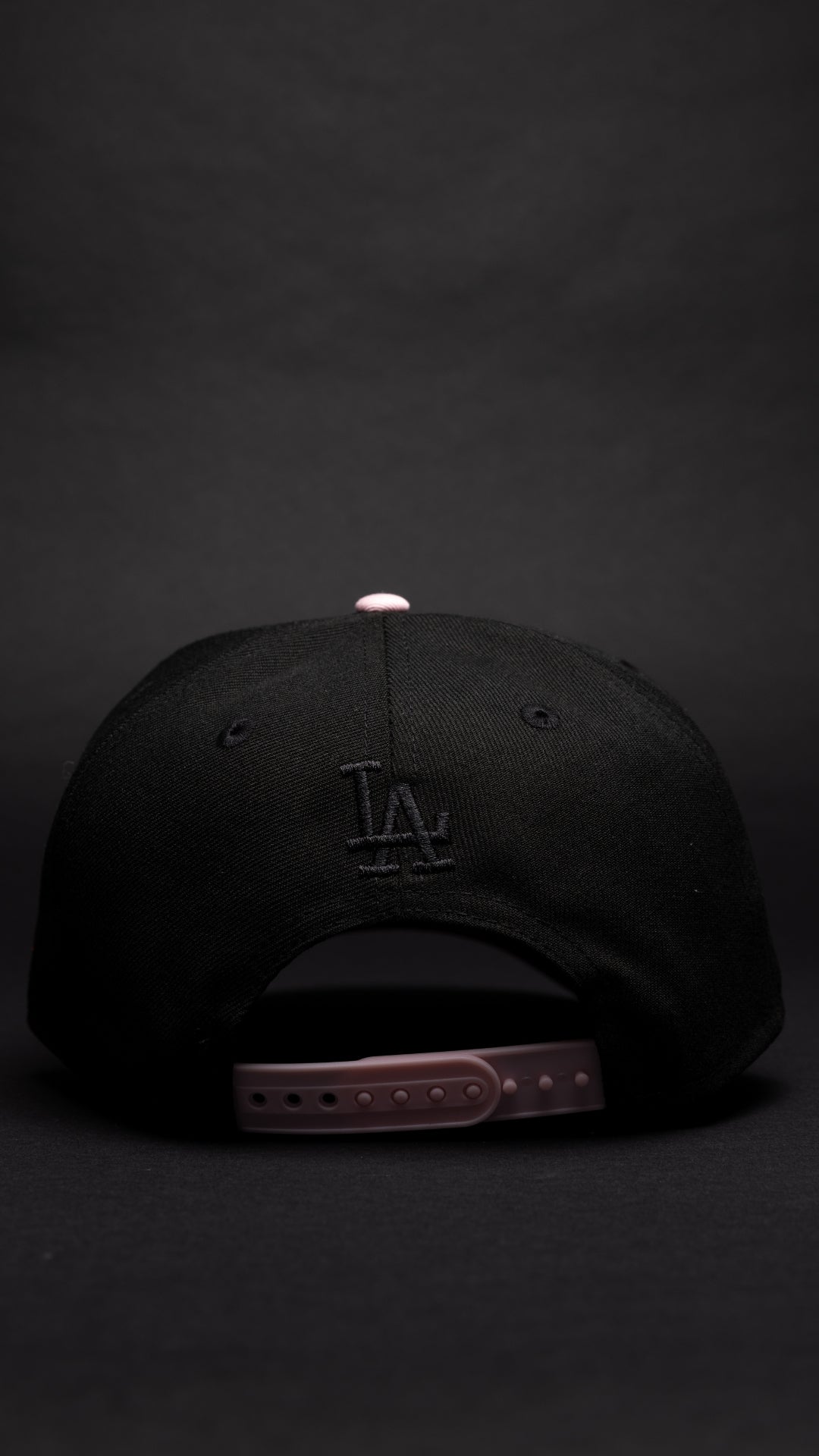NEW ERA 9FIFTY A-FRAME BLACK/PINK LOS ANGELES DODGERS JAPANESE SCRIPT W/ WORLD SERIES CHAMPIONS SIDE PATCH