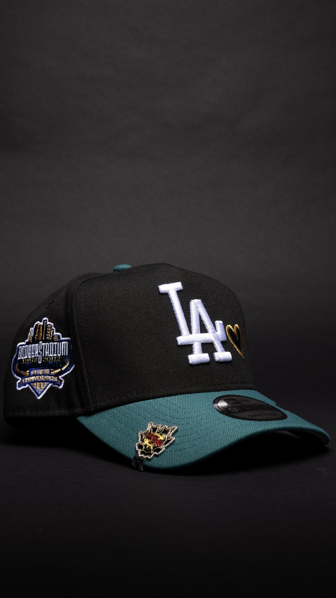 NEW ERA 9FIFTY A-FRAME BLACK/PINE GREEN LOS ANGELES DODGERS SNAPBACK W/ HEART + 40TH ANNIVERSARY SIDE PATCH