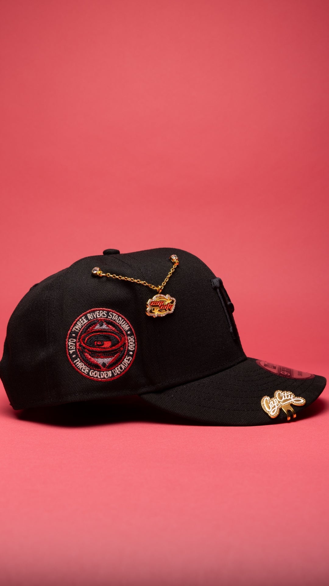 NEW ERA EXCLUSIVE 9FIFTY BLACKED OUT PITTSBURGH PIRATES SNAPBACK W/ THREE RIVES STADIUM SIDE PATCH
