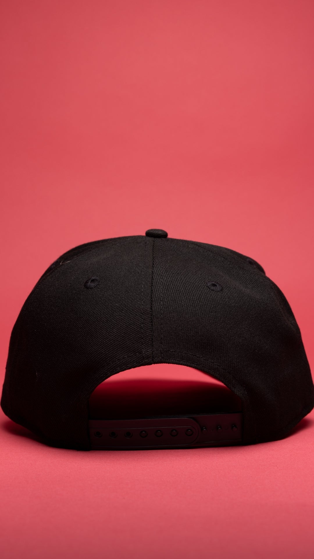 NEW ERA 9FIFTY A-FRAME BLACKED OUT NEW YORK YANKEES SNAPBACK W/ YANKEE STADIUM SIDE PATCH