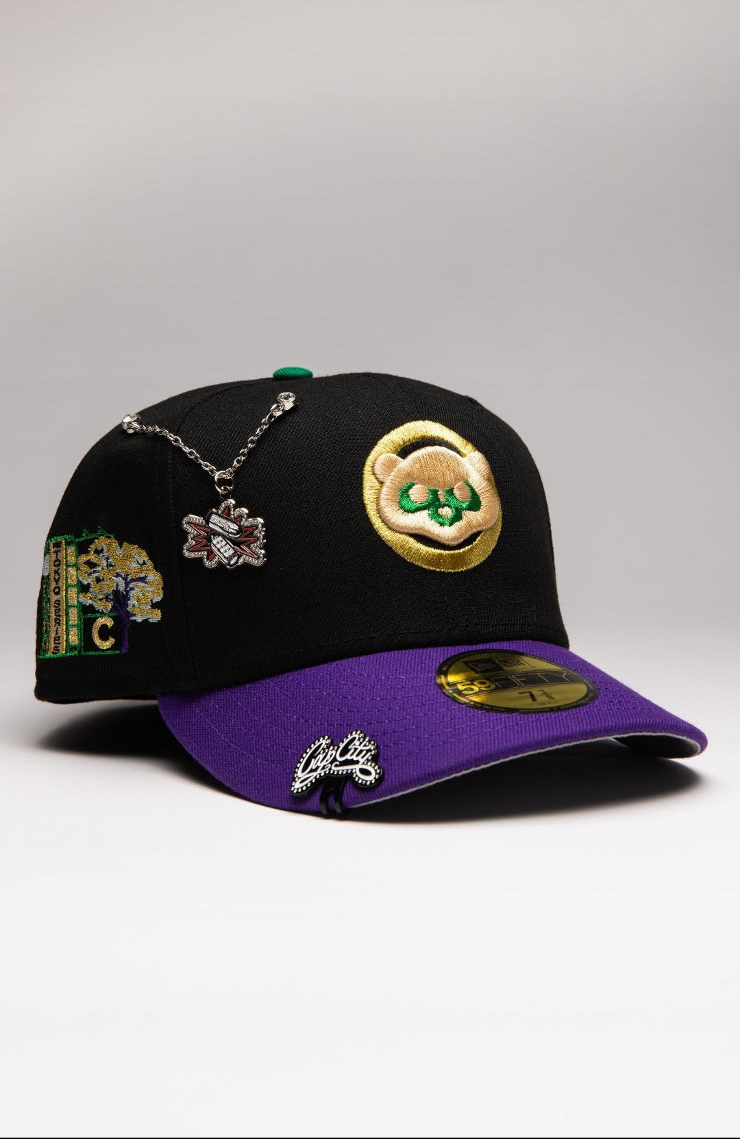 NEW ERA EXCLUSIVE 59FIFTY BLACK/PURPLE CHICAGO CUBS W/ TOKYO SERIES SIDE PATCH