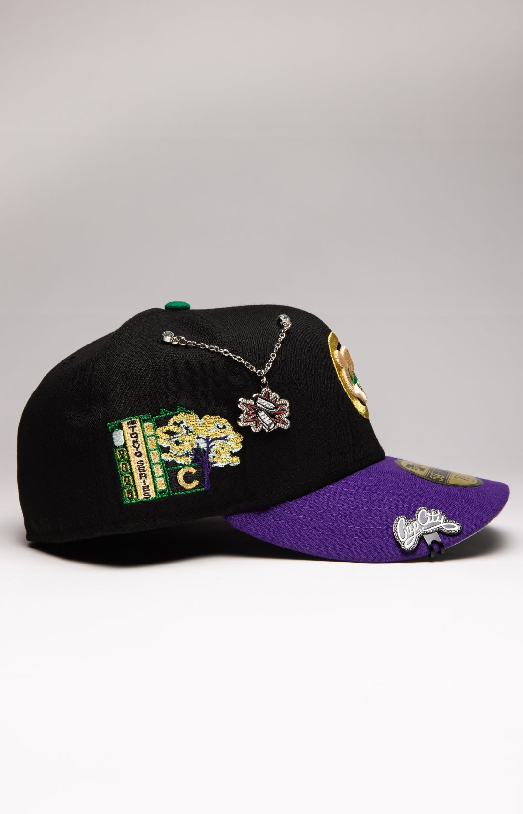 NEW ERA EXCLUSIVE 59FIFTY BLACK/PURPLE CHICAGO CUBS W/ TOKYO SERIES SIDE PATCH