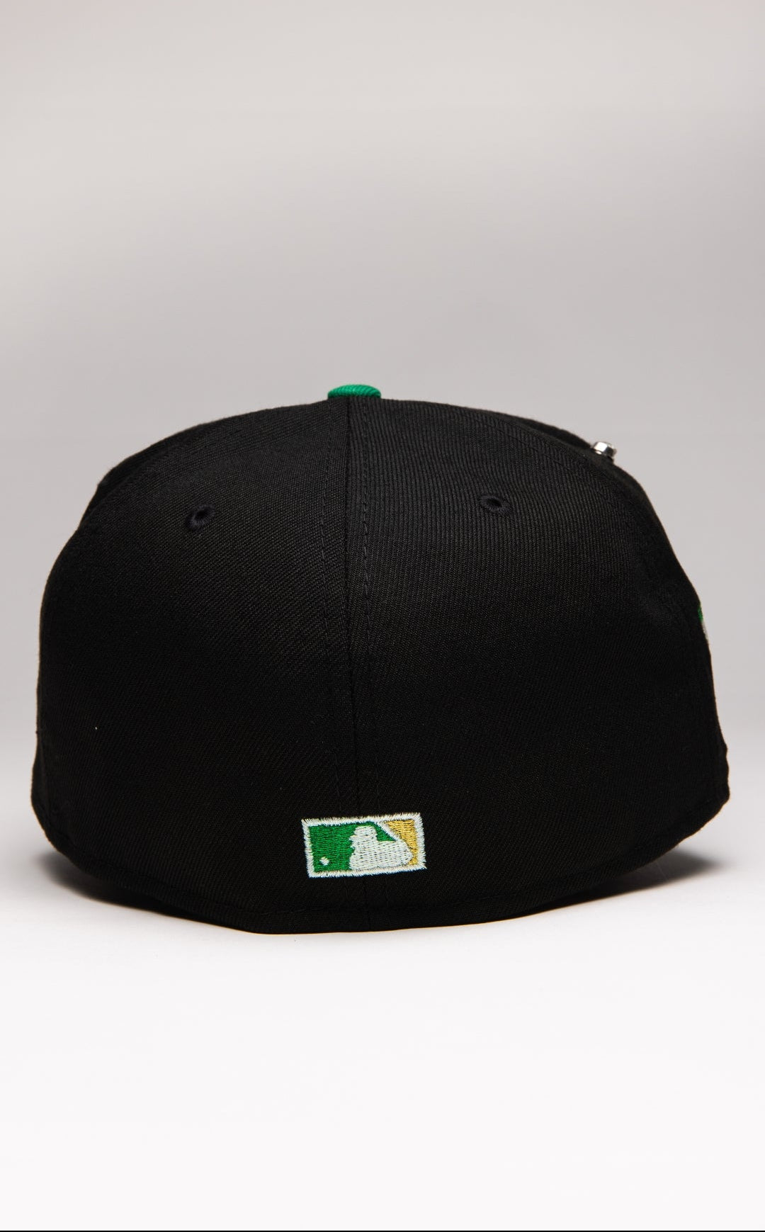 NEW ERA EXCLUSIVE 59FIFTY BLACK/PURPLE CHICAGO CUBS W/ TOKYO SERIES SIDE PATCH