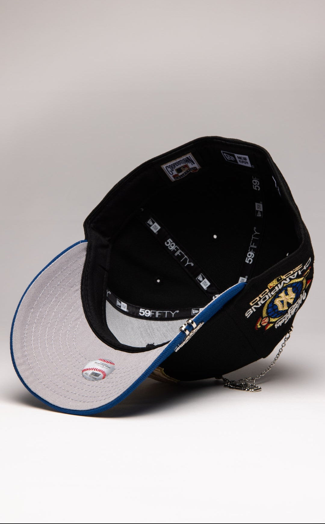 NEW ERA EXCLUSIVE 59FIFTY BLACK/NAVY NEW YORK YANKEES W/ WORLD CHAMPIONS SIDE PATCH