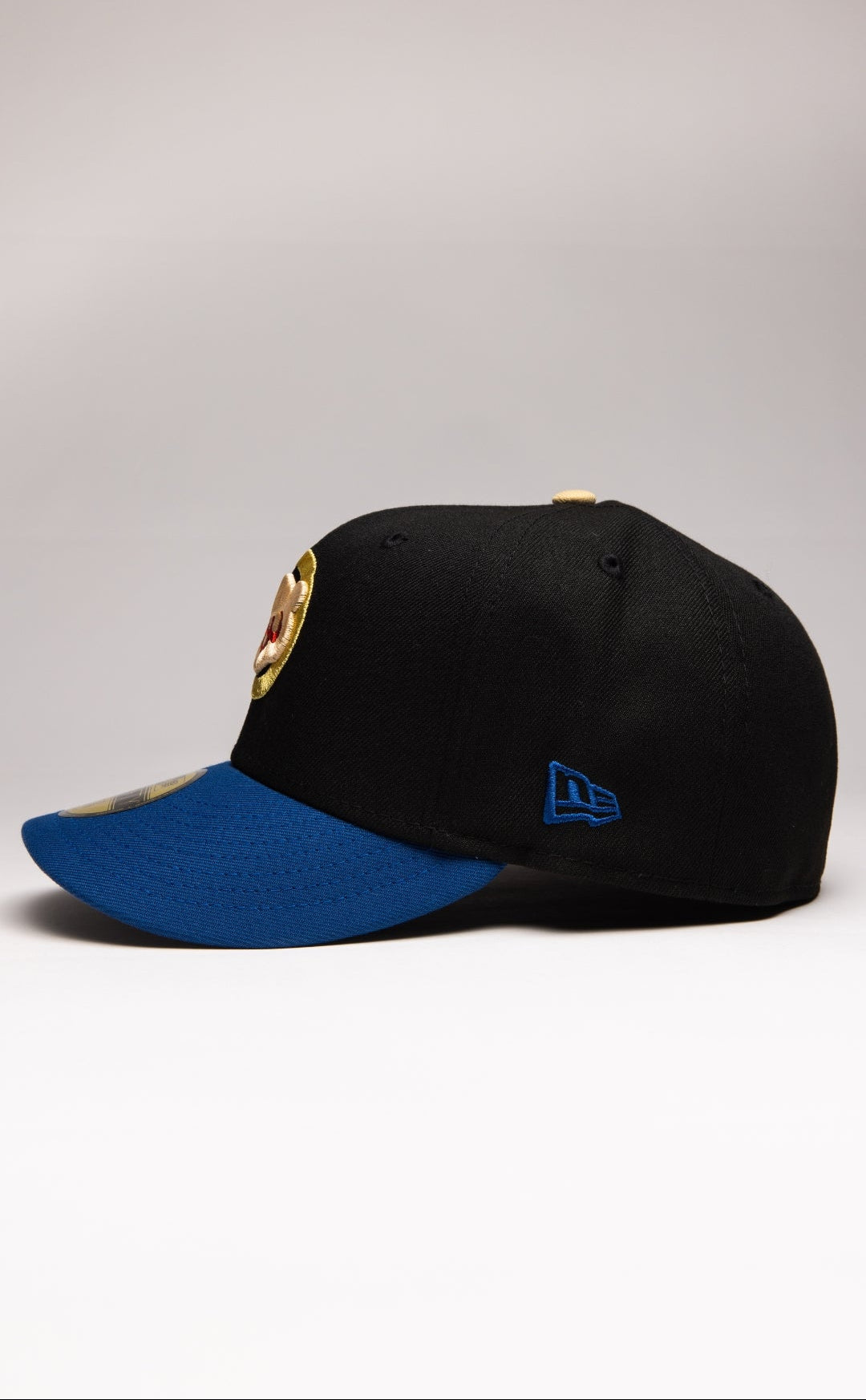 NEW ERA EXCLUSIVE 59FIFTY BLACK/NAVY CHICAGO CUBS W/ TOKYO SERIES SIDE PATCH