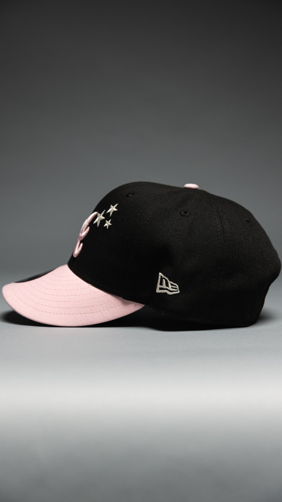 NEW ERA EXCLUSIVE 9FIFTY BLACK/PINK ATLANTA BRAVES SNAPBACK W/ 2000 ALL STAR GAME SIDE PATCH