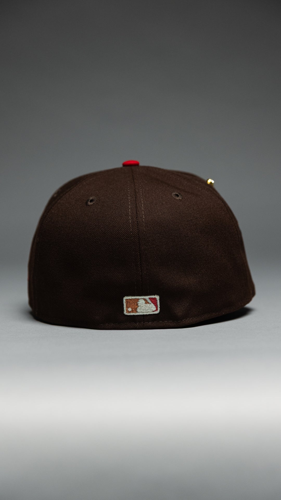 NEW ERA EXCLUSIVE 59FIFTY DARK BROWN/BLACK LOS ANGELES DODGERS W/ EMBROIDERY + SHOHEI OHTANI 50-50 CLUB SIDE PATCH