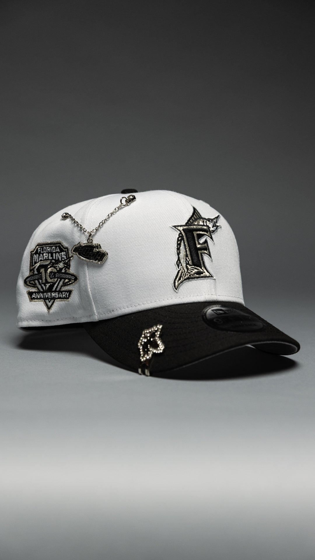NEW ERA EXCLUSIVE 9FIFTY PEARL WHITE FLORIDA MARLINS SNAPBACK W/ 10TH ANNIVERSARY SIDE PATCH