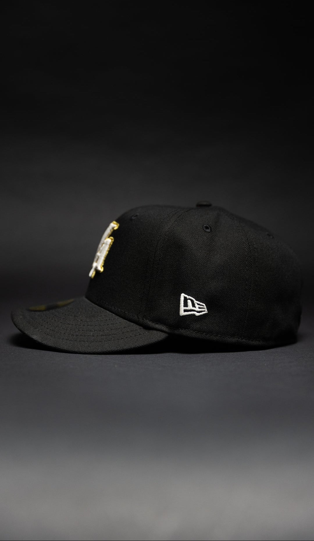 NEW ERA EXCLUSIVE 59FIFTY BLACK LOS ANGELES LAKERS W/ 17X CHAMPIONS SIDE PATCH