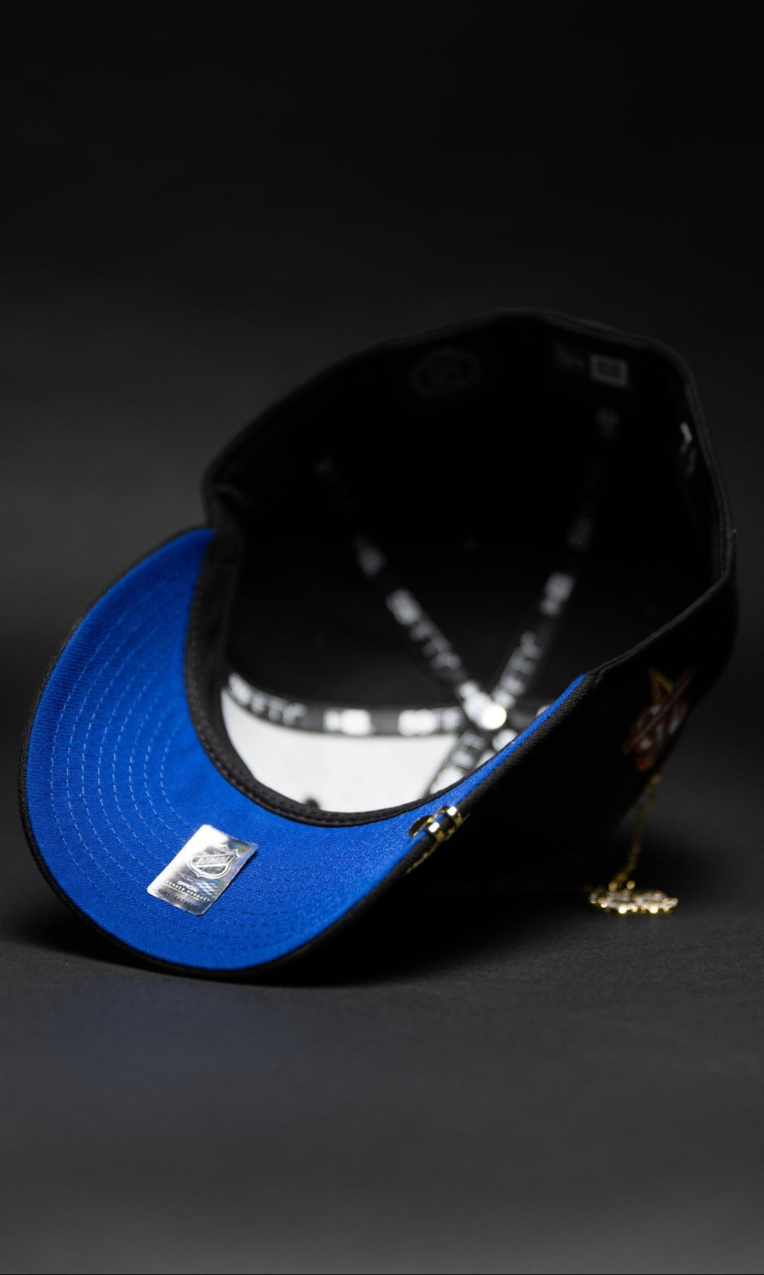 NEW ERA EXCLUSIVE 59FIFTY BLACK CHICAGO BLACKHAWKS W/ 75TH ANNIVERSARY SIDE PATCH