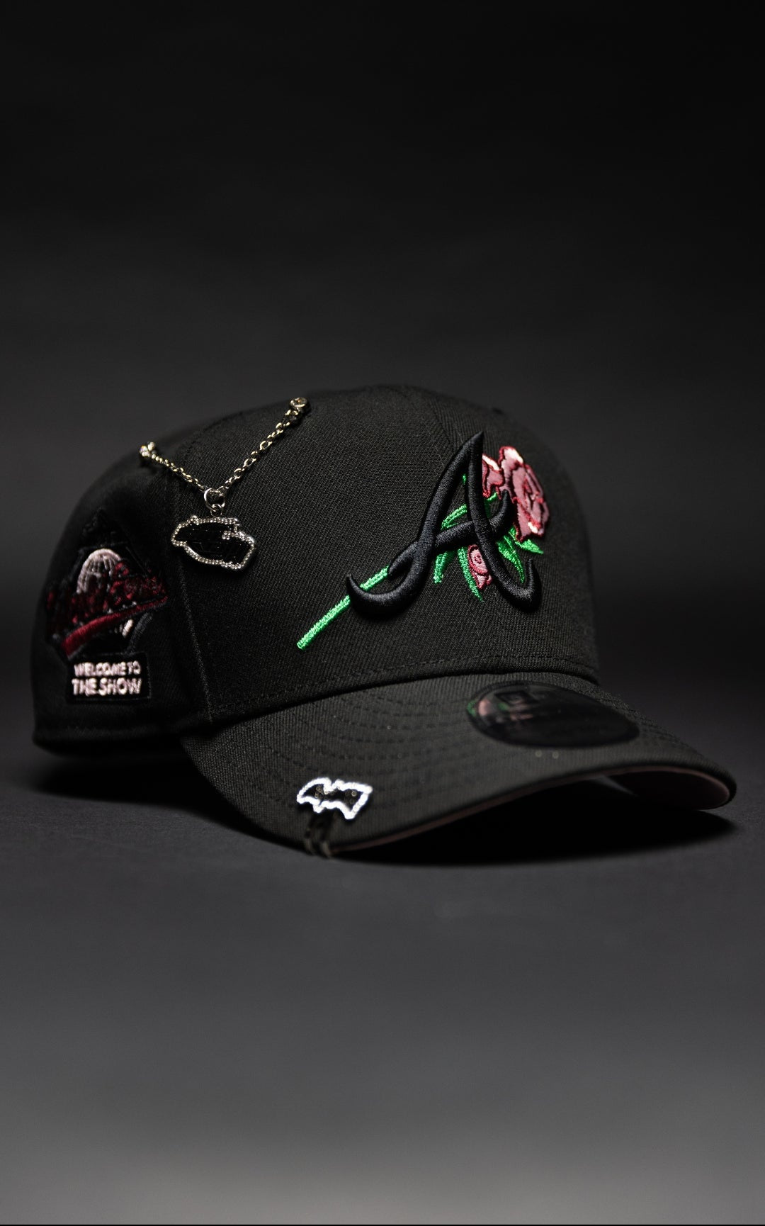 NEW ERA EXCLUSIVE 9FIFTY BLACKED OUT ATLANTA BRAVES SNAPBACK W/ PINK ROSE + 1999 WORLD SERIES SIDE PATCH