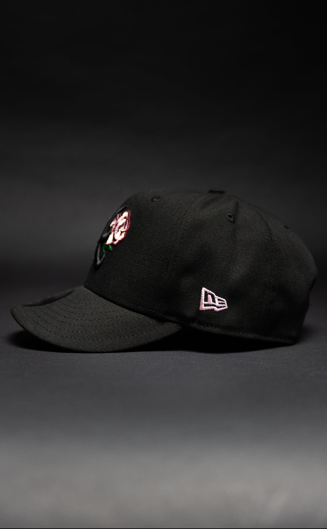 NEW ERA EXCLUSIVE 9FIFTY BLACKED OUT ATLANTA BRAVES SNAPBACK W/ PINK ROSE + 1999 WORLD SERIES SIDE PATCH