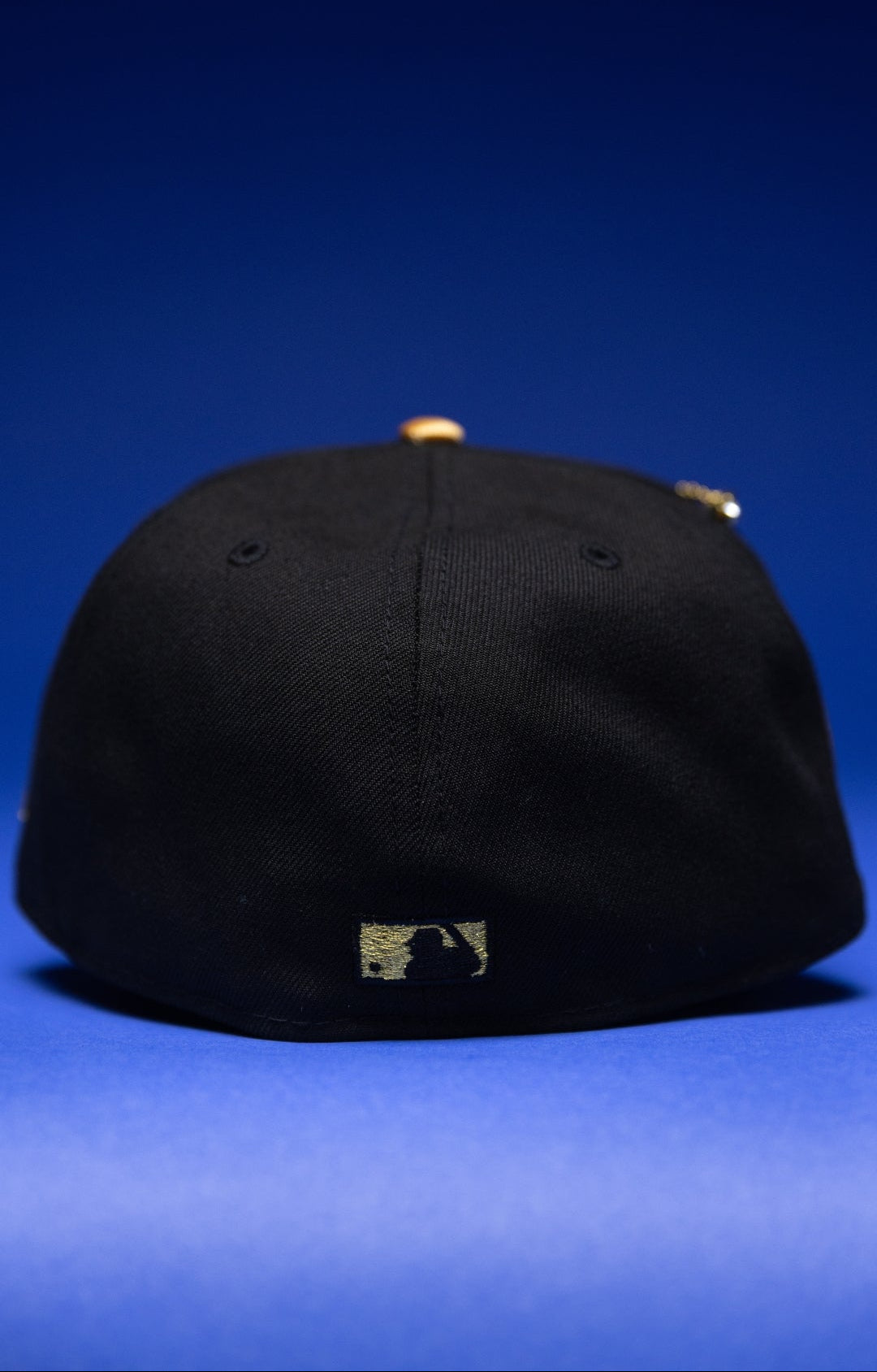 NEW ERA EXCLUSIVE 59FIFTY BLACK ATLANTA BRAVES W/ ANNIVERSARY SIDE PATCH