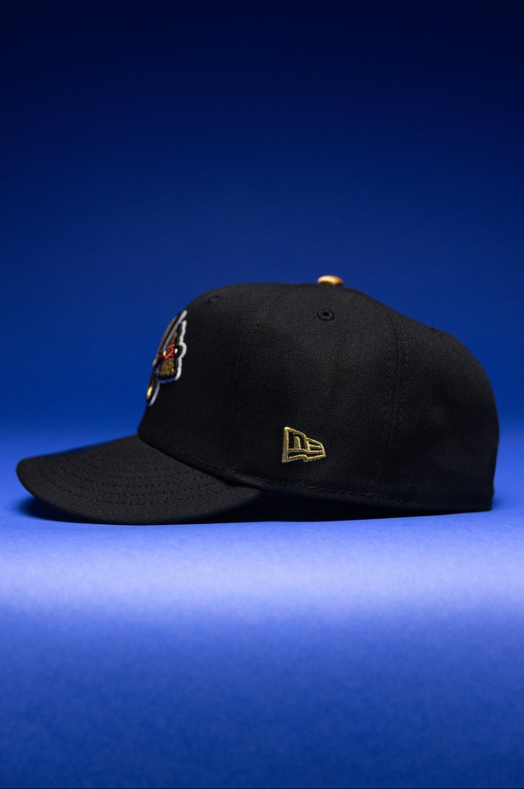 NEW ERA EXCLUSIVE 59FIFTY BLACK ATLANTA BRAVES W/ ANNIVERSARY SIDE PATCH
