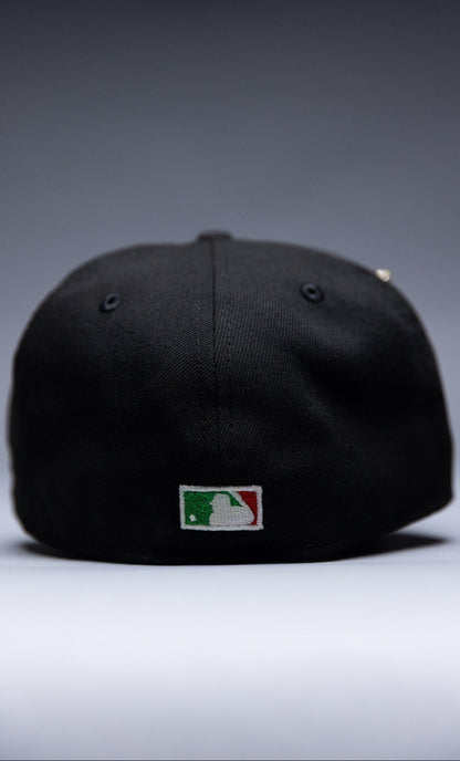 NEW ERA EXCLUSIVE 59FIFTY BLACK ATLANTA BRAVES W/ 1999 WORLD SERIES SIDE PATCH