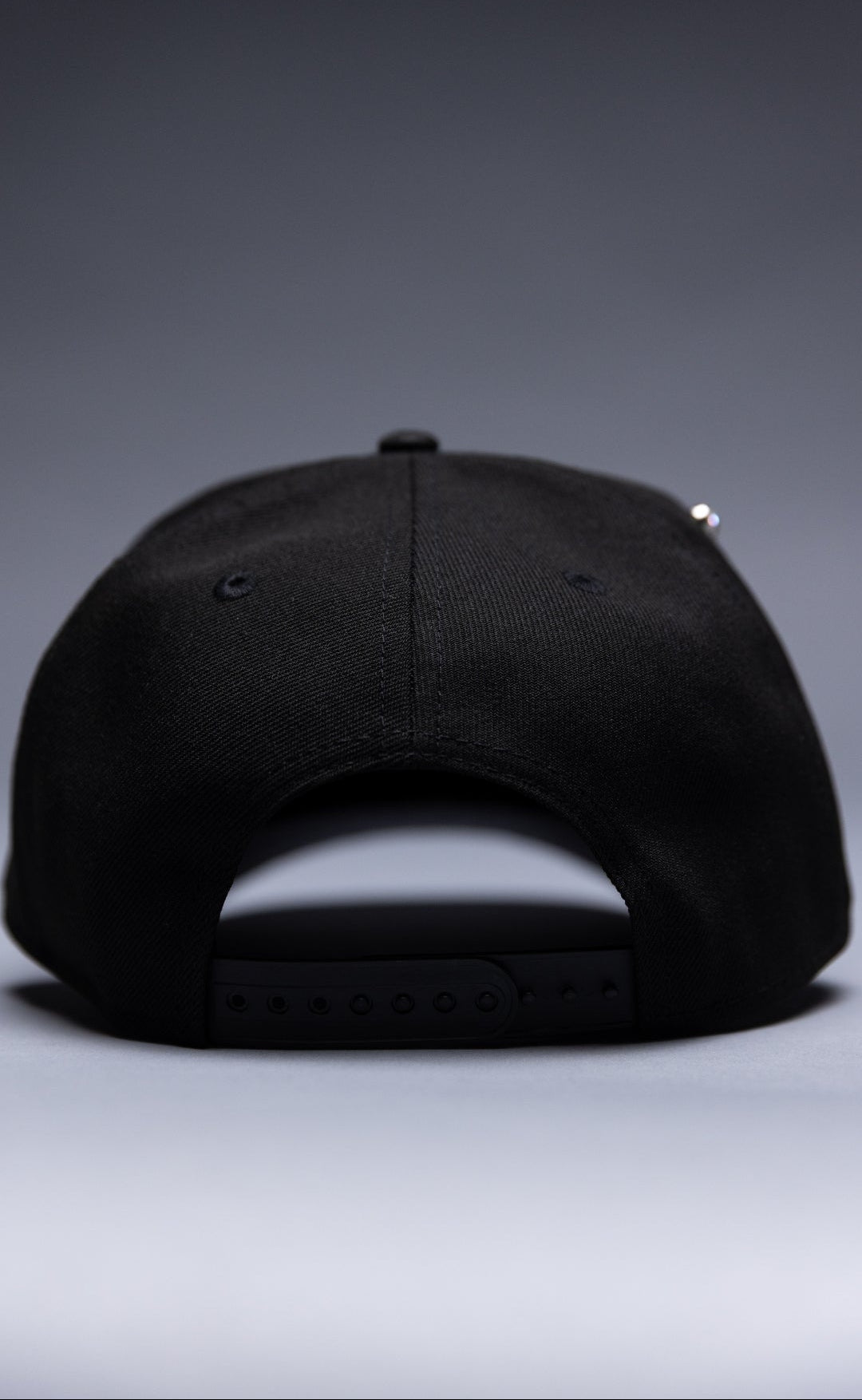 NEW ERA EXCLUSIVE 9FIFTY BLACK LOS ANGELES KINGS SCRIPT SNAPBACK W/ STADIUM SIDE PATCH
