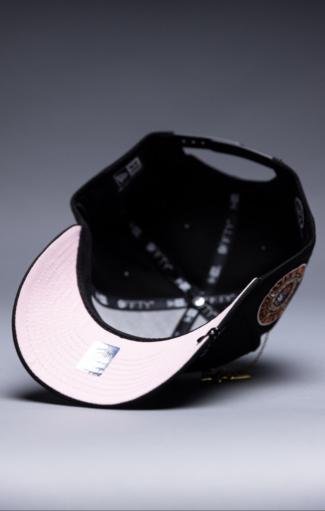 NEW ERA EXCLUSIVE 9FIFTY BLACK CHICAGO BLACKHAWKS SNAPBACK W/ ALL STAR GAME SIDE PATCH