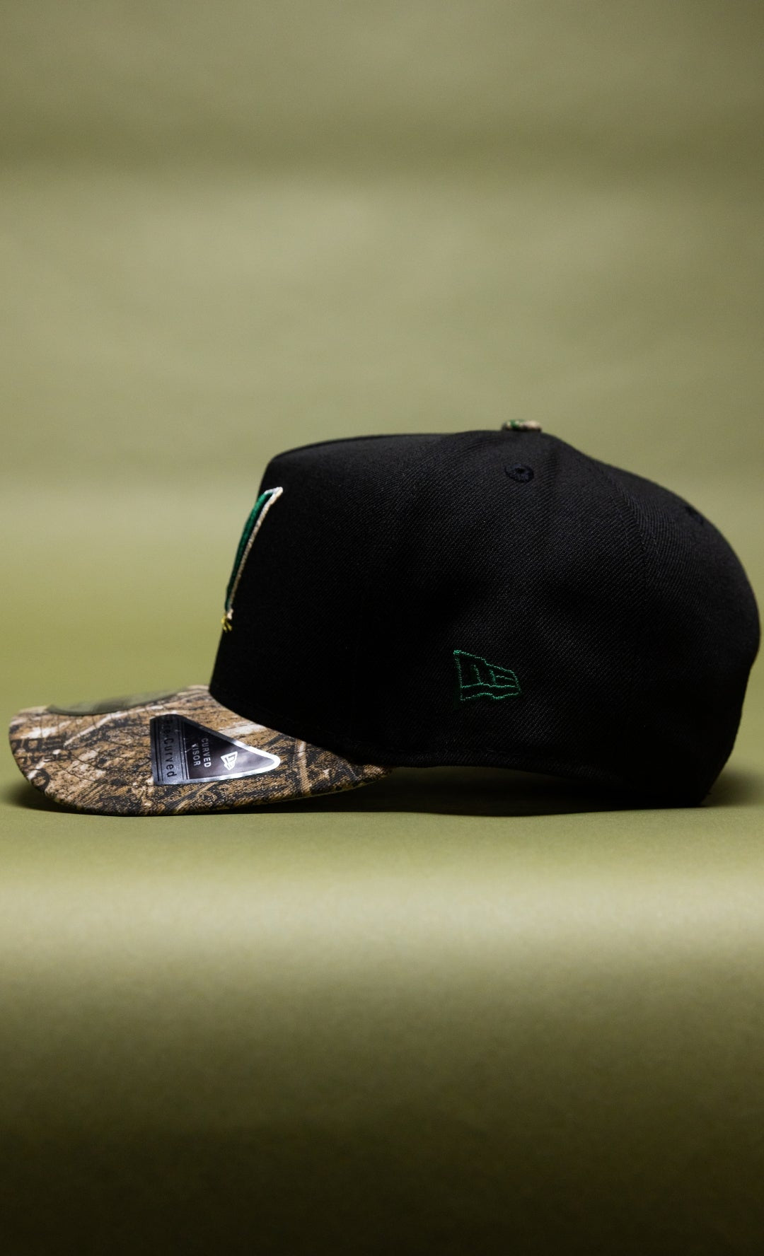 NEW ERA 9FIFTY A-FRAME BLACK/REALTREE MILWAUKEE BREWERS W/ "HOME TO HEROES" SIDE PATCH