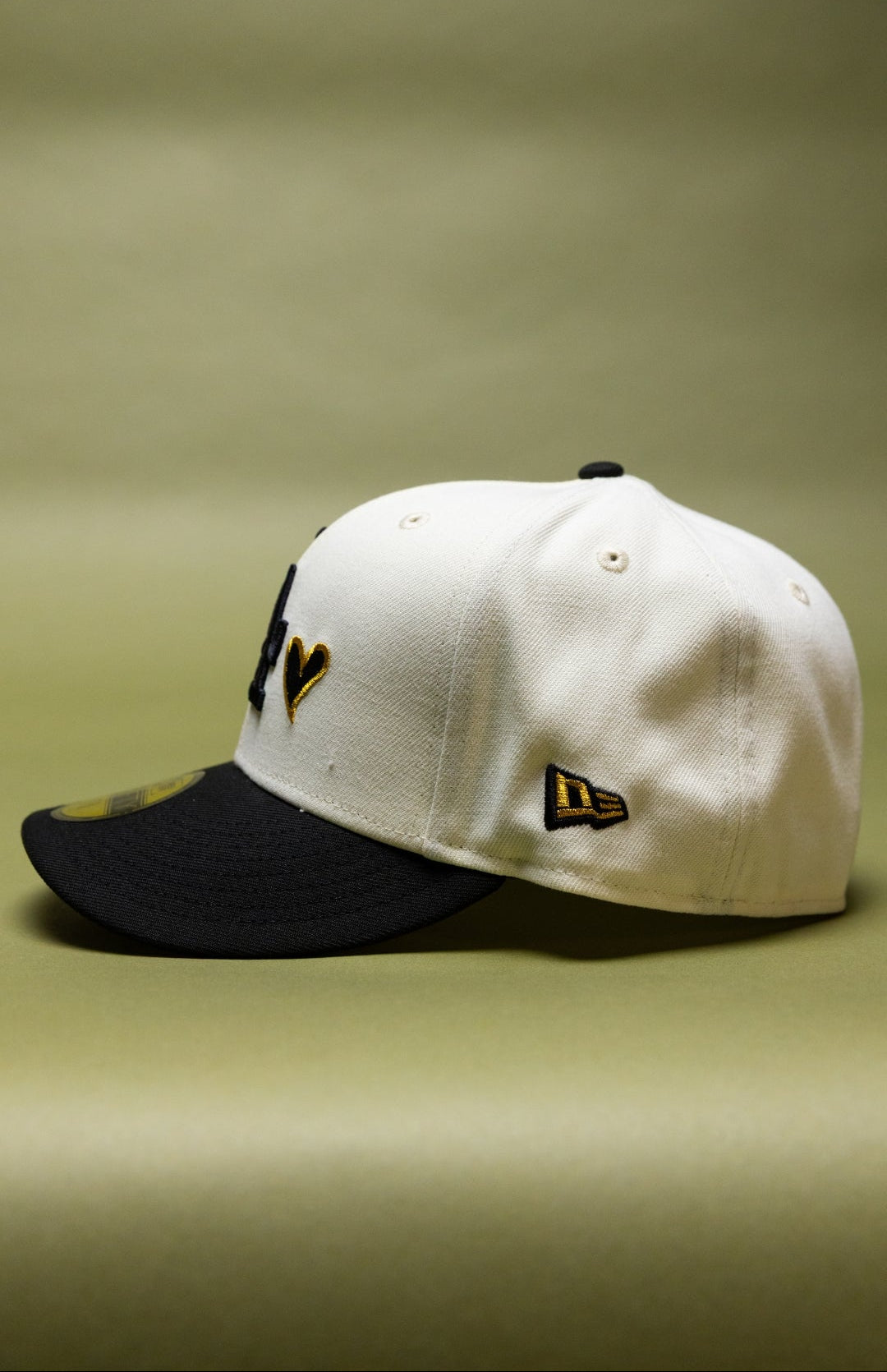 NEW ERA EXCLUSIVE 59FIFTY CHROME/BLACK LOS ANGELES DODGERS W/ HEART + 60TH ANNIVERSARY SIDE PATCH