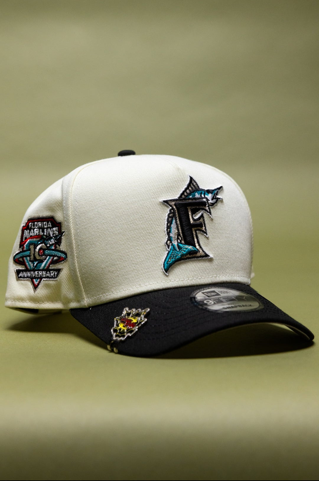 NEW ERA 9FIFTY A-FRAME CHROME/BLACK FLORIDA MARLINS W/ 10TH ANNIVERSARY SIDE PATCH