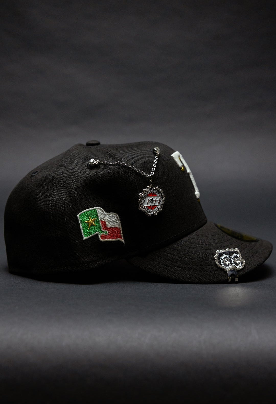 NEW ERA EXCLUSIVE 59FIFTY BLACK TEXAS RANGERS W/ TEXAS STATE FLAG SIDE PATCH