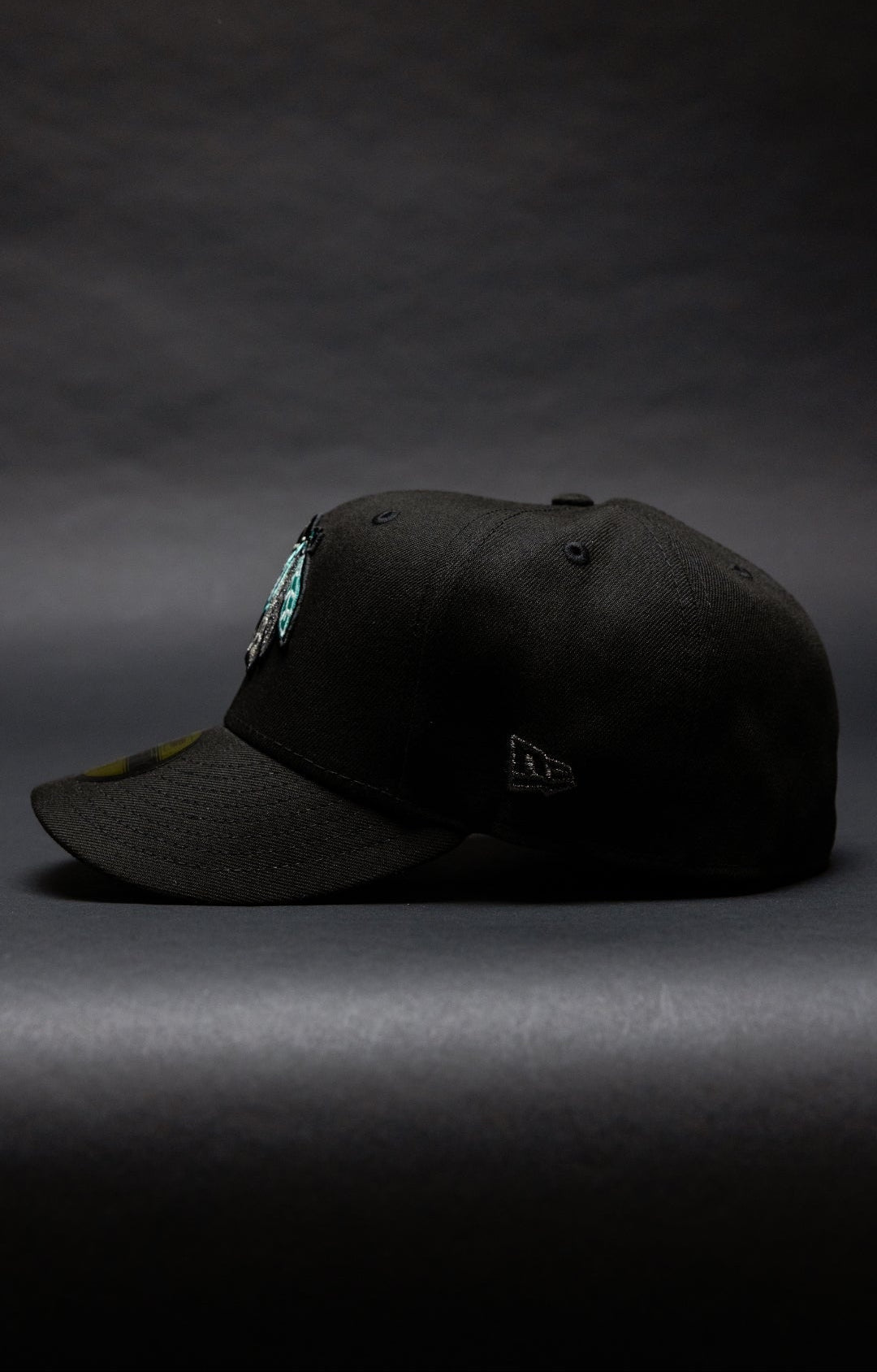 NEW ERA EXCLUSIVE 59FIFTY BLACK CHICAGO BLACKHAWKS W/ CHICAGO STADIUM SIDE PATCH