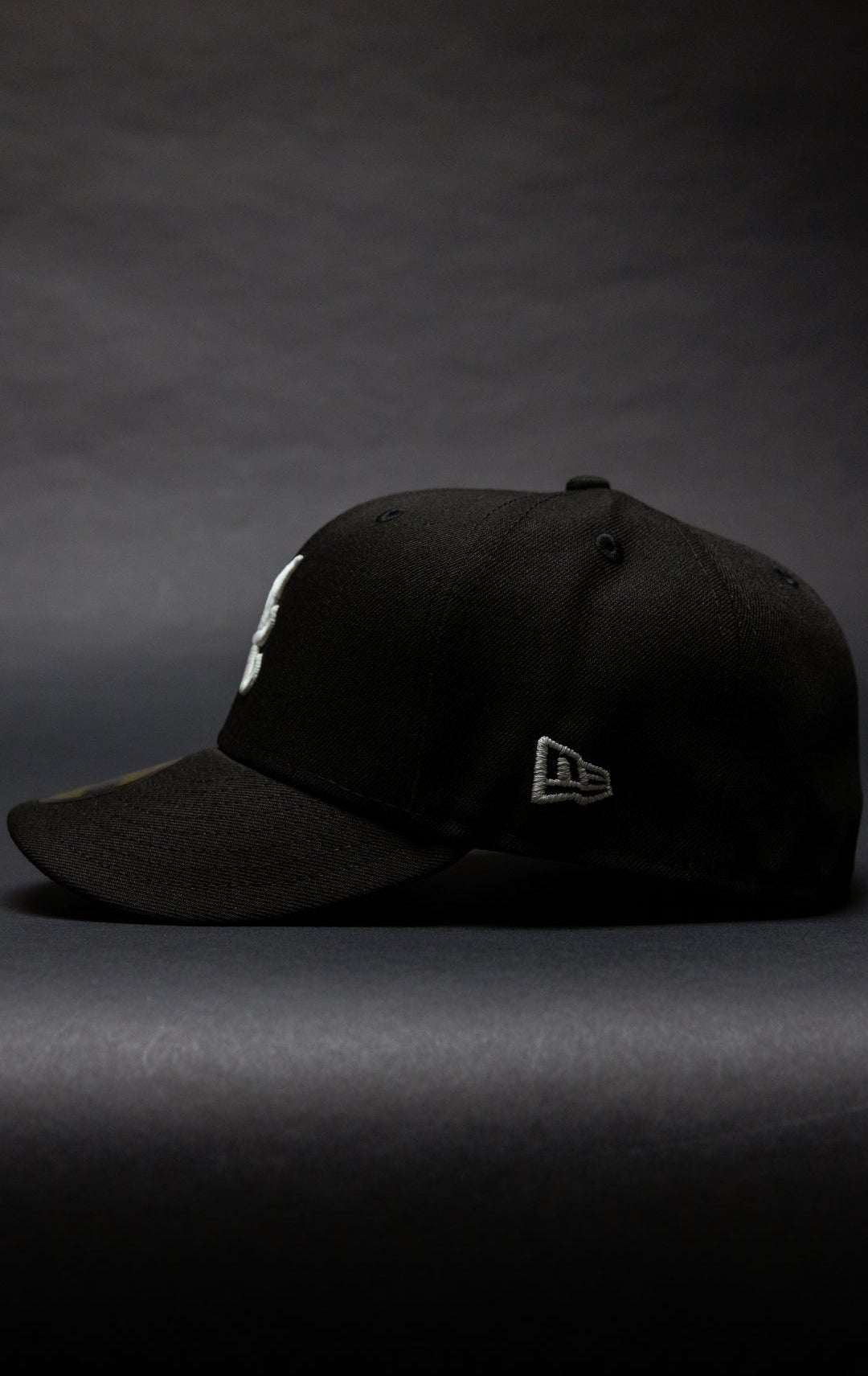 NEW ERA EXCLUSIVE 59FIFTY BLACK ATLANTA BRAVES W/ 2017 INAUGURAL SEASON SIDE PATCH