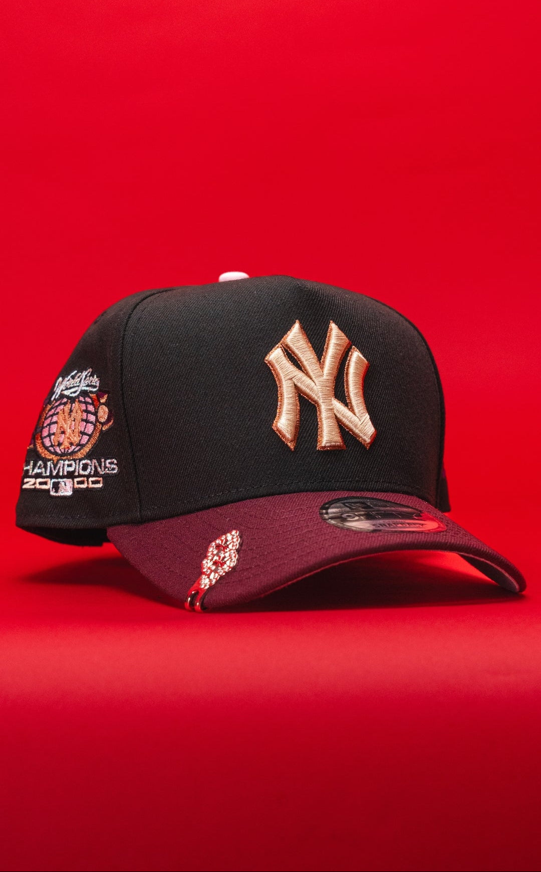 NEW ERA 9FIFTY A-FRAME BLACK/BURGUNDY NEW YORK YANKEES SNAPBACK W/ 2000 WORLD CHAPMIONS SIDE PATCH