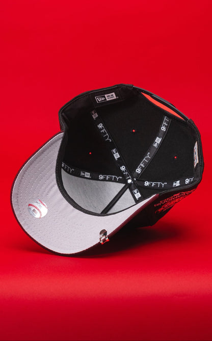 NEW ERA 9FIFTY A-FRAME BLACK/BURGUNDY NEW YORK YANKEES SNAPBACK W/ 2000 WORLD CHAPMIONS SIDE PATCH