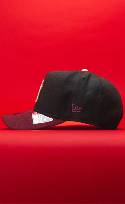 NEW ERA 9FIFTY A-FRAME BLACK/BURGUNDY NEW YORK YANKEES SNAPBACK W/ 2000 WORLD CHAPMIONS SIDE PATCH