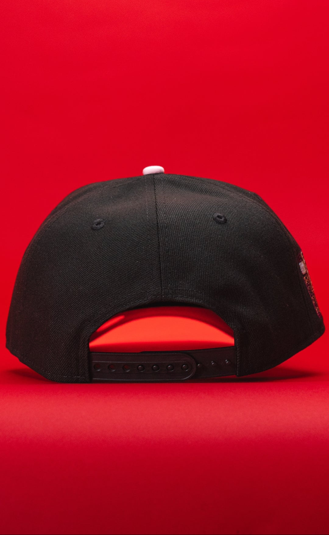 NEW ERA 9FIFTY A-FRAME BLACK/BURGUNDY CHICAGO CUBS SNAPBACK W/ TOKYO SERIES SIDE PATCH
