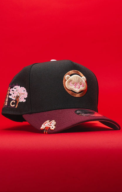 NEW ERA 9FIFTY A-FRAME BLACK/BURGUNDY CHICAGO CUBS SNAPBACK W/ TOKYO SERIES SIDE PATCH