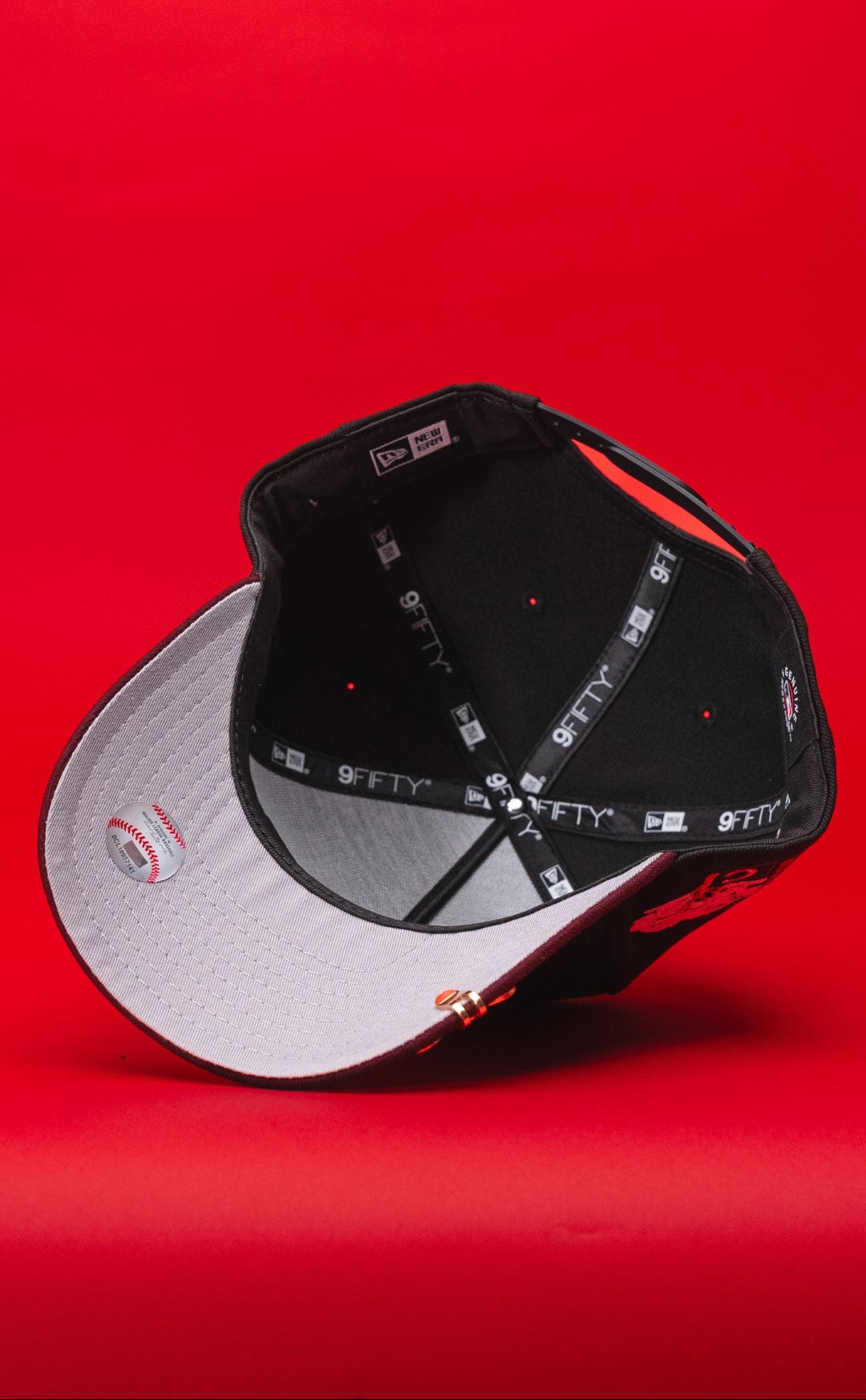 NEW ERA 9FIFTY A-FRAME BLACK/BURGUNDY CHICAGO CUBS SNAPBACK W/ TOKYO SERIES SIDE PATCH