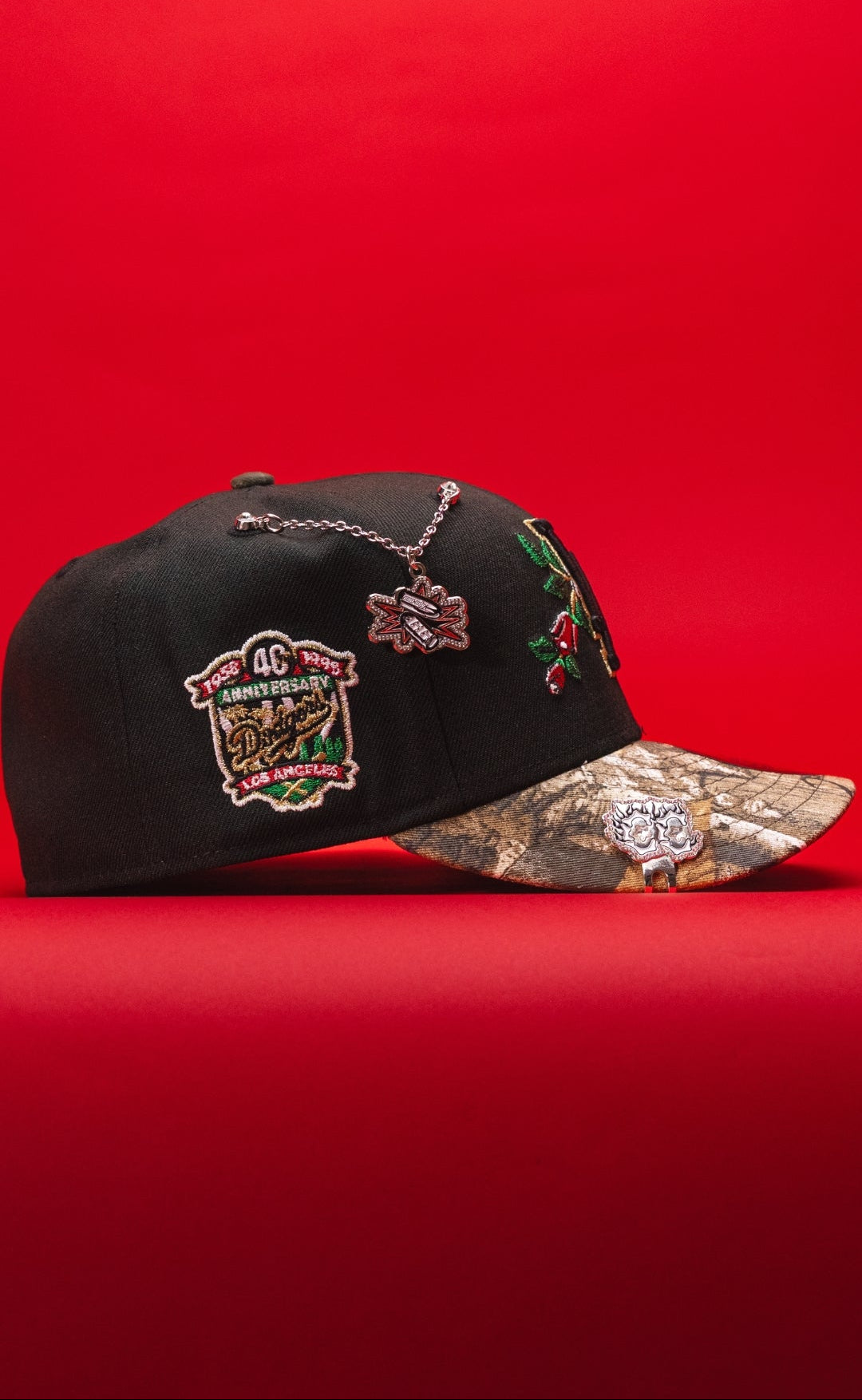 NEW ERA EXCLUSIVE 59FIFTY BLACK/REALTREE LOS ANGELES DODGERS W/ RED ROSE + 40TH ANNIVERSARY SIDE PATCH